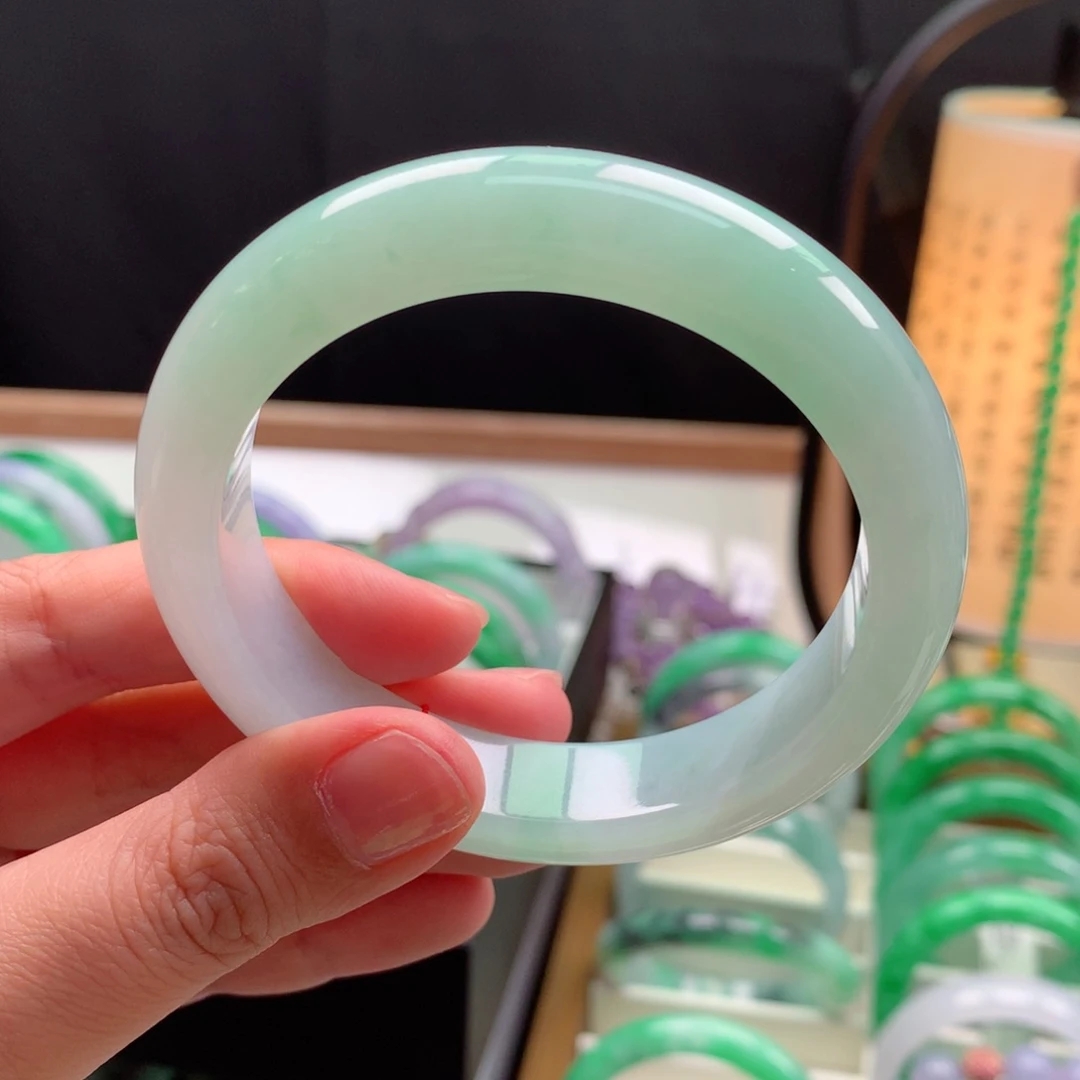 缅甸A货翡翠手镯 