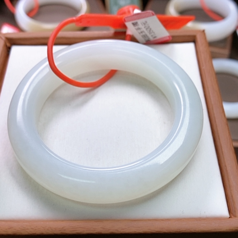 【闪购商品】未镶嵌手镯和田玉Z