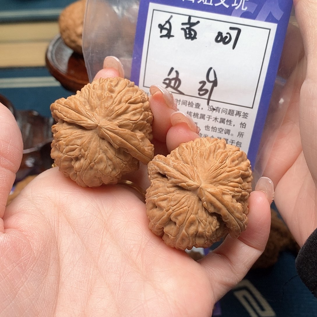 文玩核桃把件球白