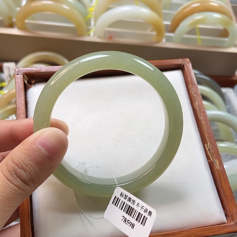 【闪购商品】和田玉手镯未镶嵌