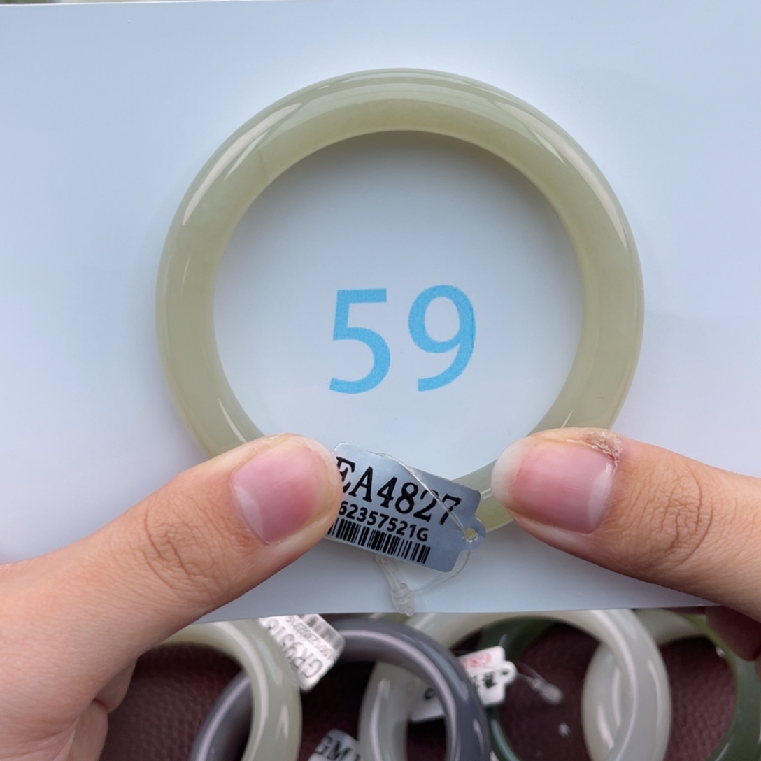 和田玉手镯未镶嵌琦*