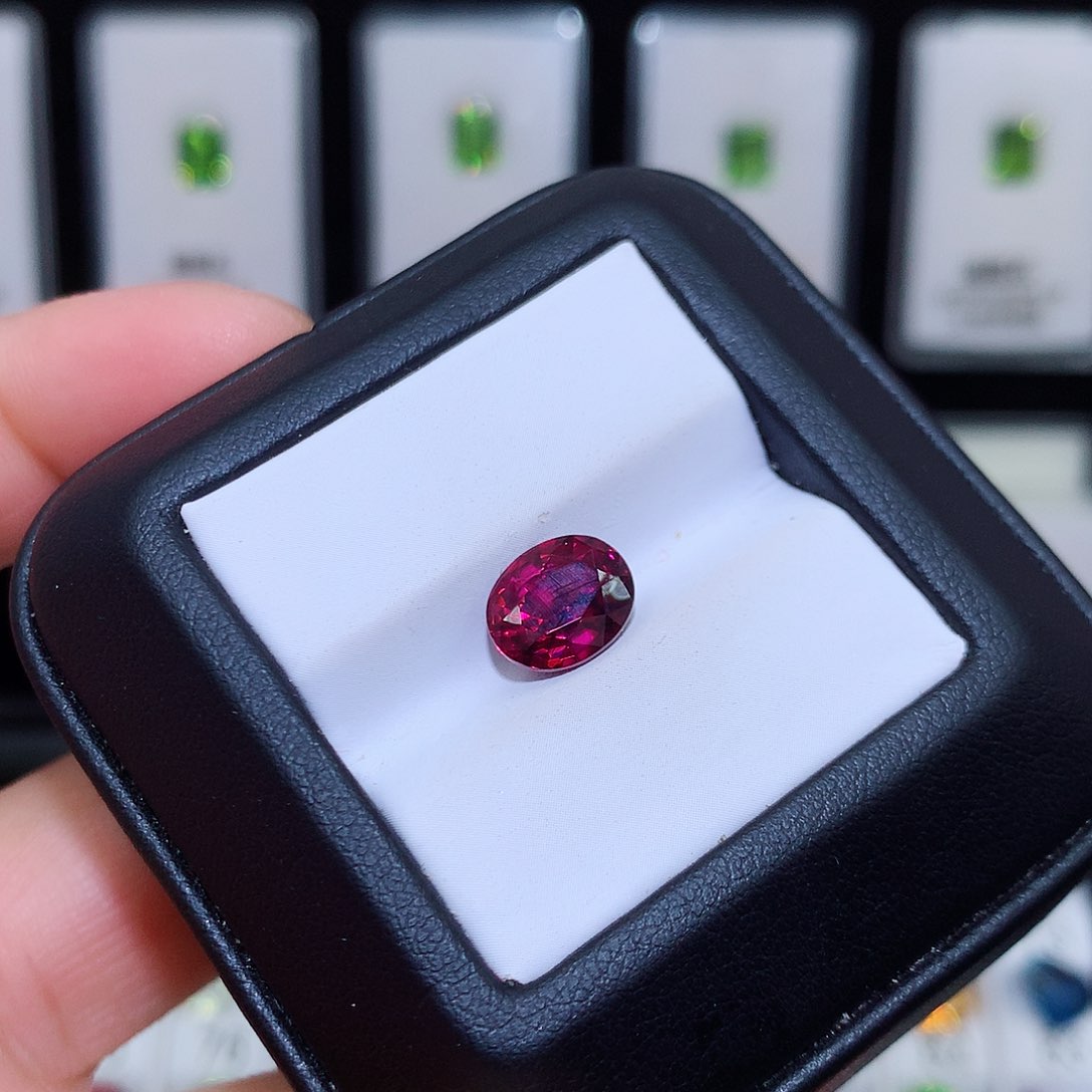 石榴石裸石未镶嵌꒰****妮镁铝石榴石，3.2克拉，特价