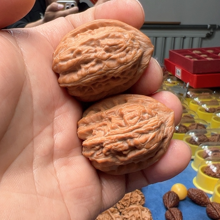 文玩核桃把件赤龙鸡心