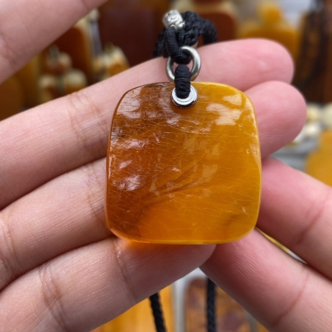 琥珀吊坠(赠链)未镶嵌