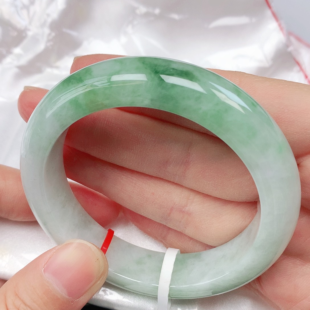 翡翠手镯未镶嵌抖音547