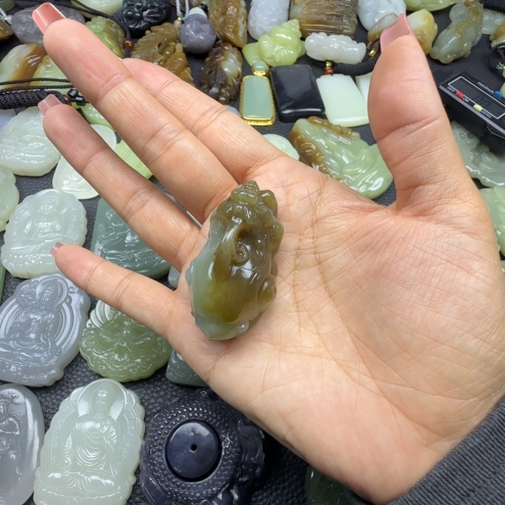 不***风和田玉未镶嵌颈饰