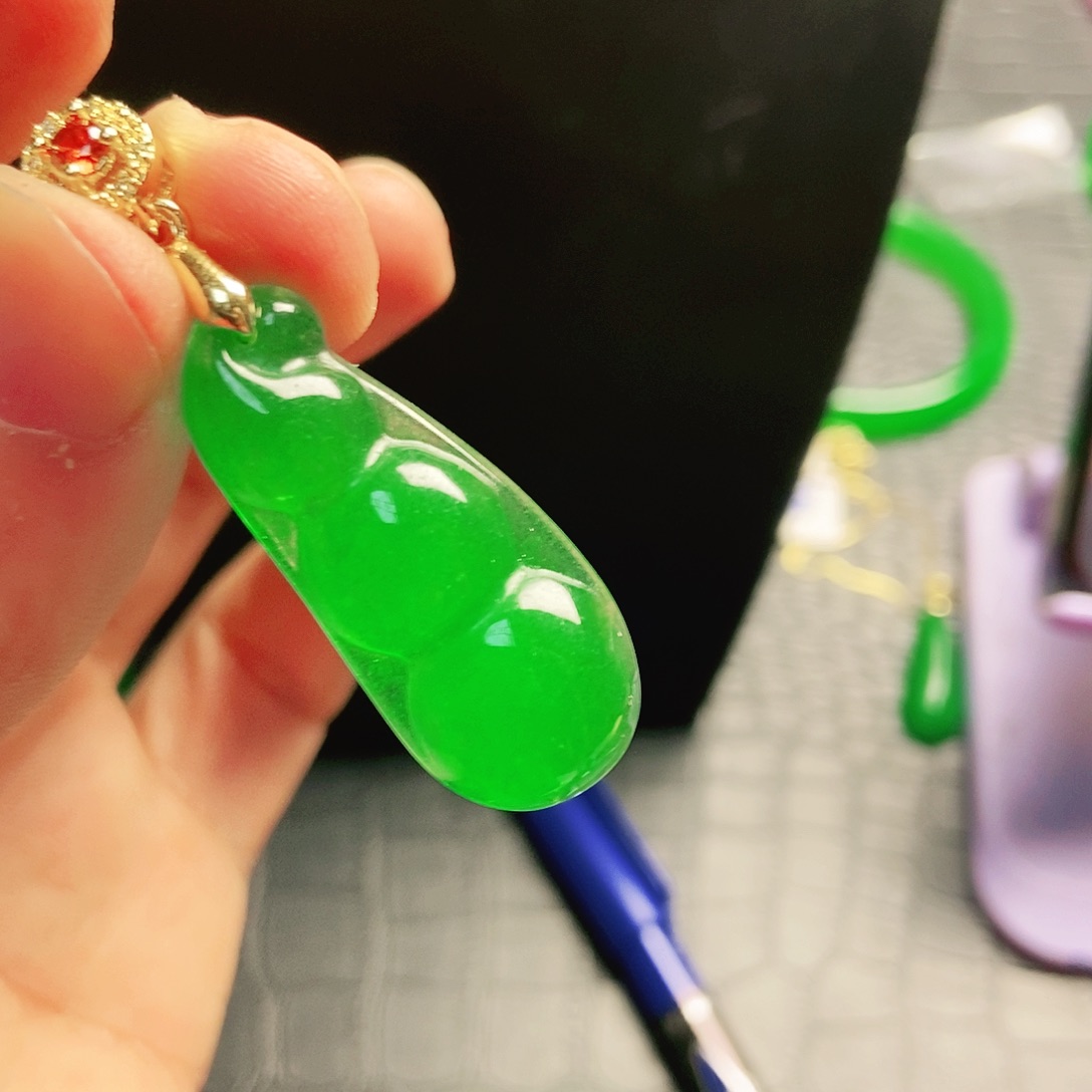 翡翠18K金镶嵌颈饰