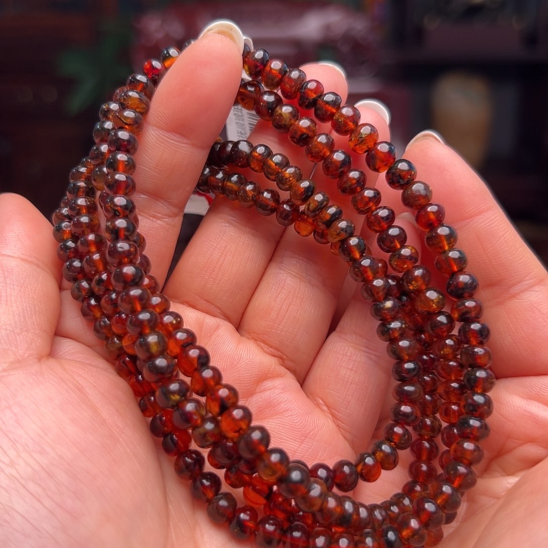 琥珀裸石未镶嵌抚顺琥珀20415。多样性发其一