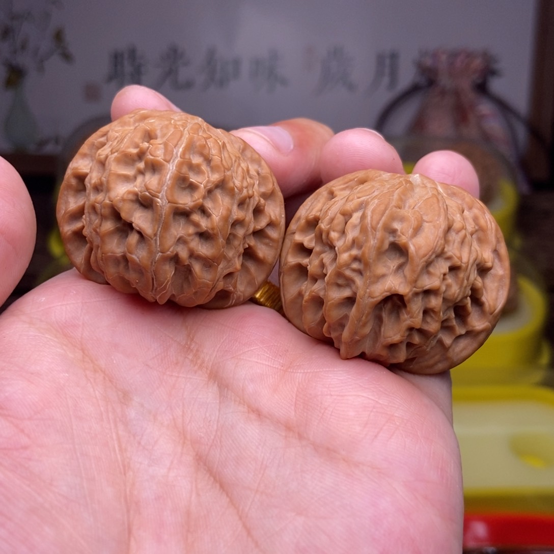 文玩核桃吊坠全品39尺磨盘红皮山地19949