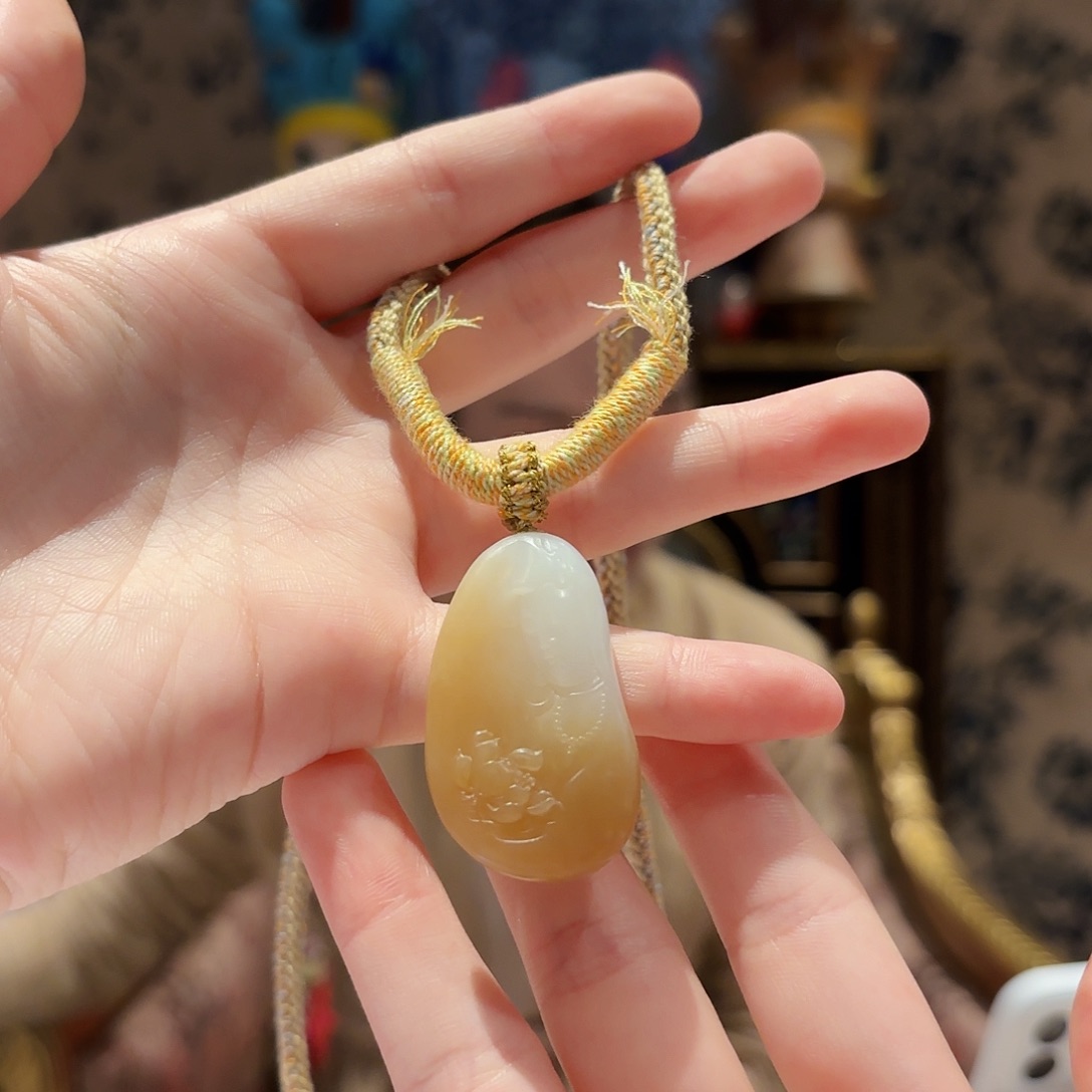 颈饰未镶嵌和田玉颈饰