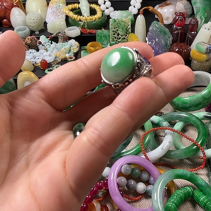 翡翠未镶嵌颈饰翡翠未镶嵌颈饰