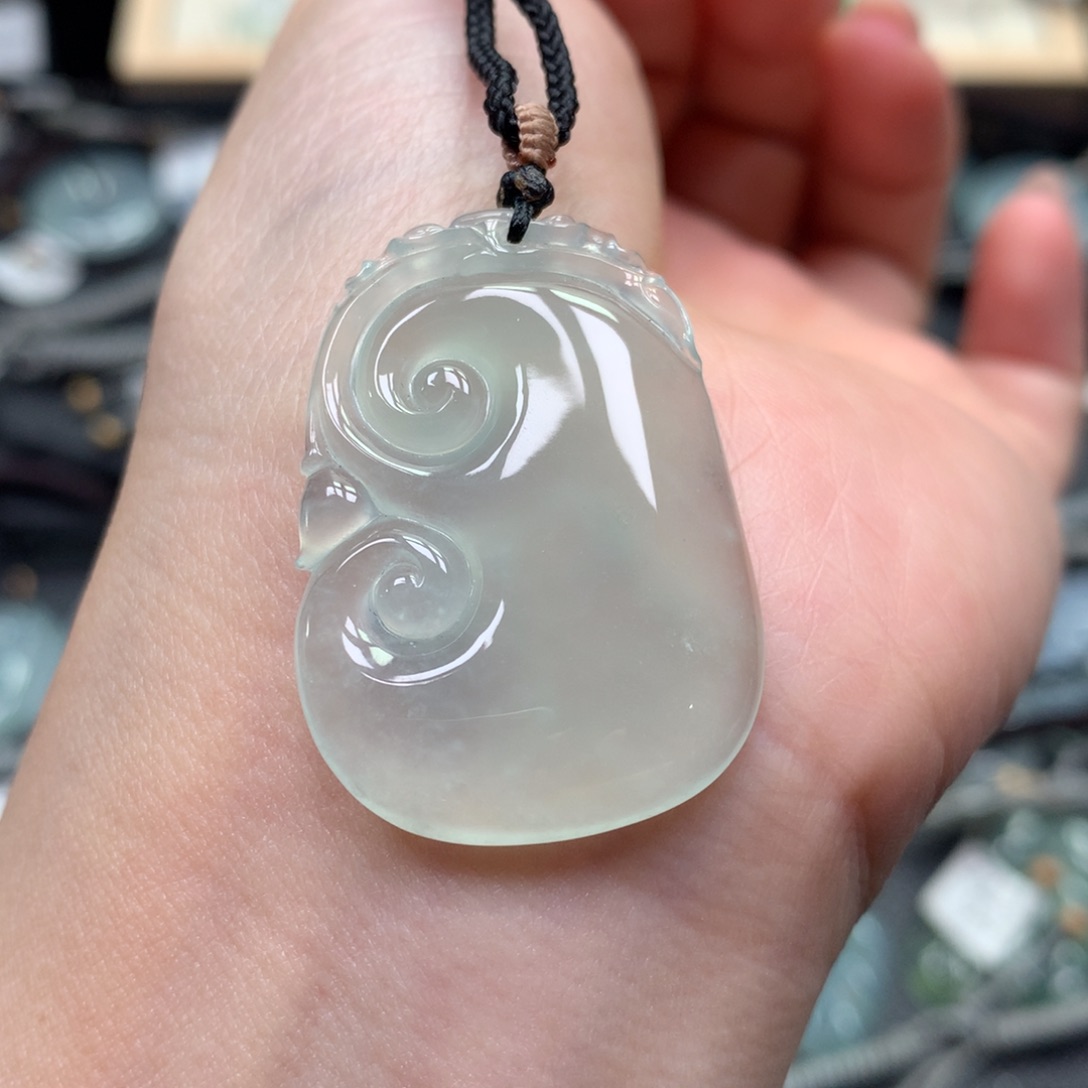 翡翠颈饰未镶嵌如意