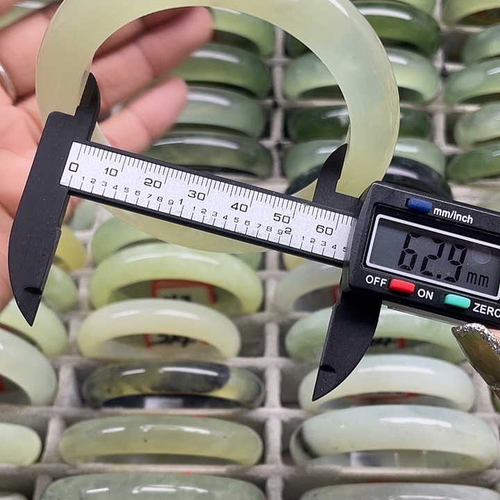 蛇纹石玉未镶嵌手镯219