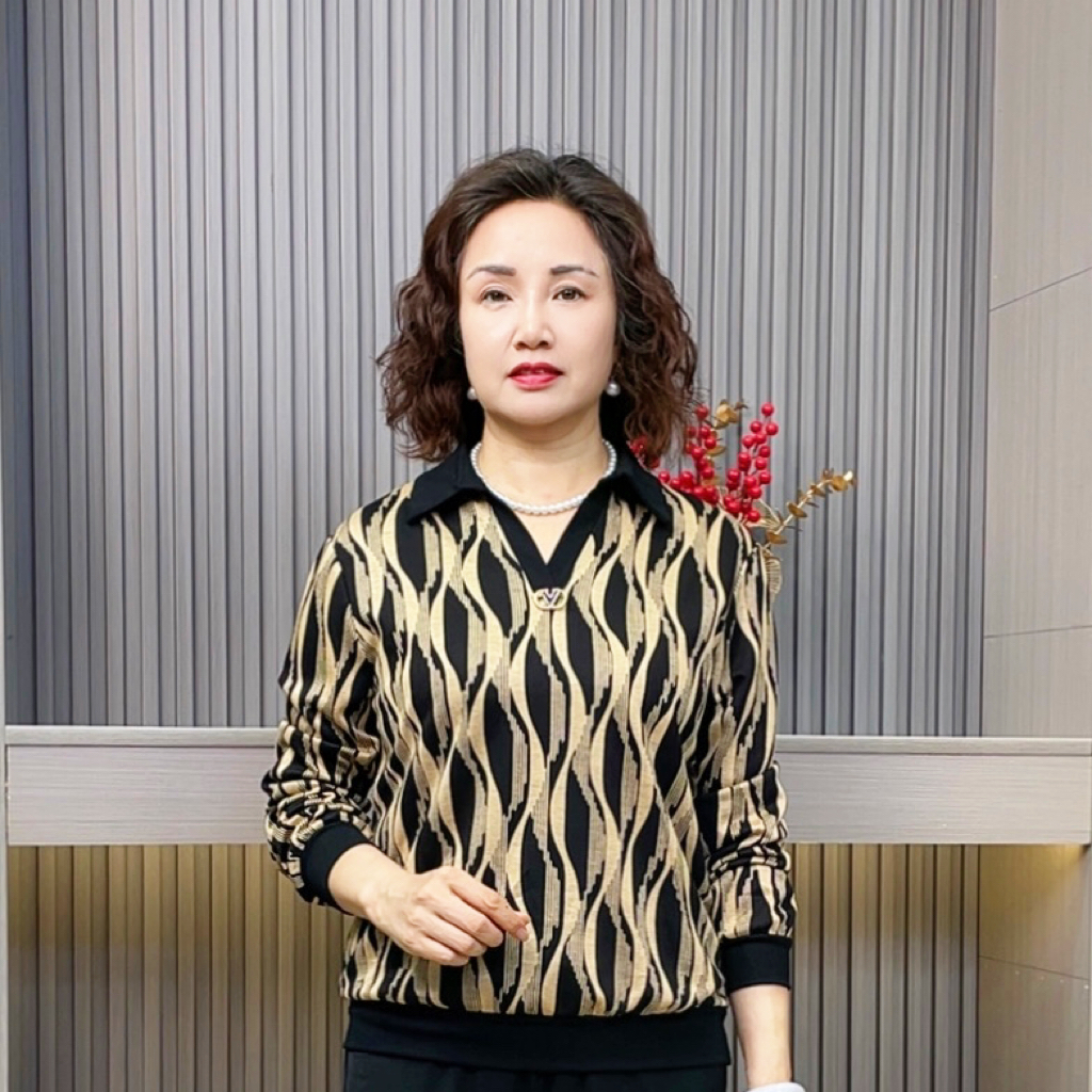 宽松型方领半开领小衫中老年女装时尚洋气减龄秋季长袖妈妈装上衣