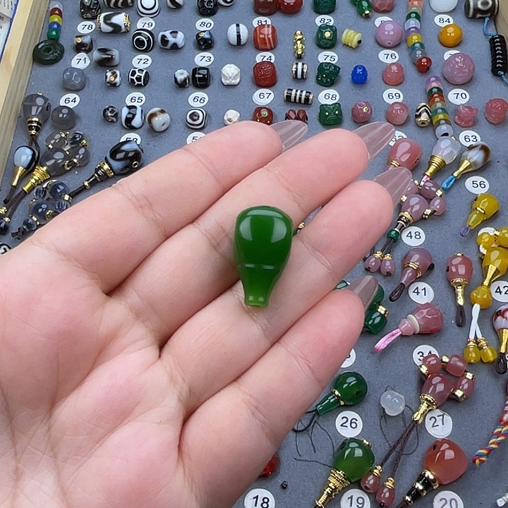 D***i玛瑙/玉髓饰品未镶嵌