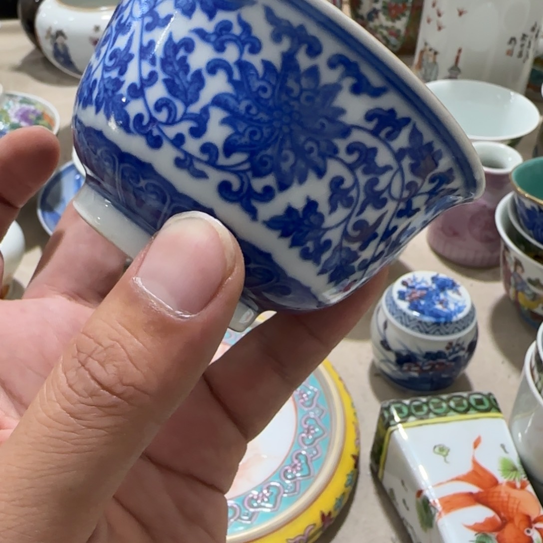 瓷片摆件上都放的了几条内裤呀