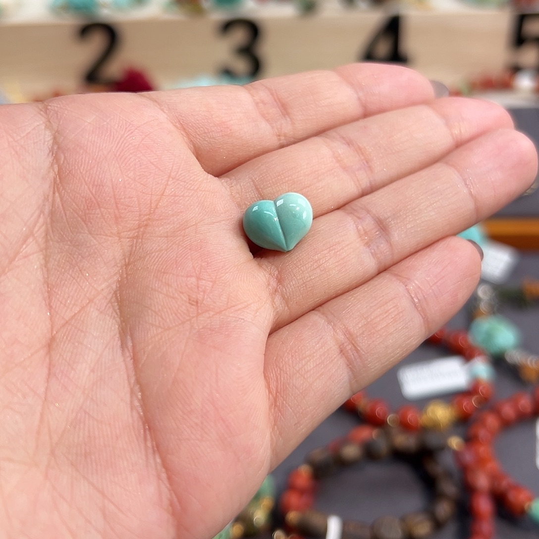 绿松石未镶嵌把件屁桃配饰