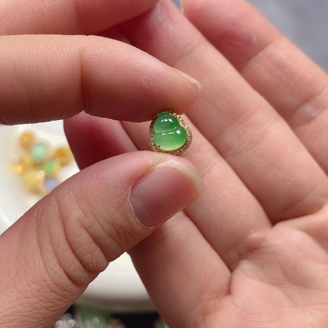 翡翠颈饰18K金镶嵌天然翡翠18kA货