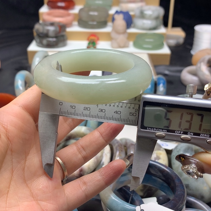 未镶嵌手镯石英质玉