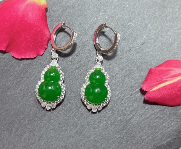 苹果绿高色18k金镶嵌耳坠 葫芦尺寸10*15mm