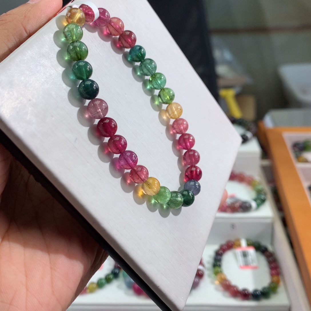 碧玺手链未镶嵌    6.8mm。