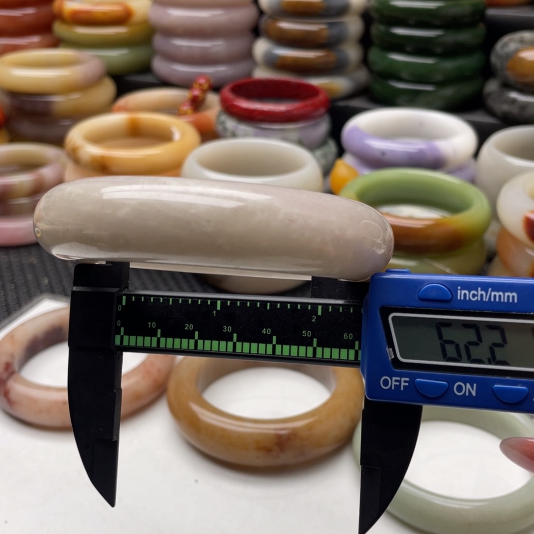 石英岩玉手镯未镶嵌