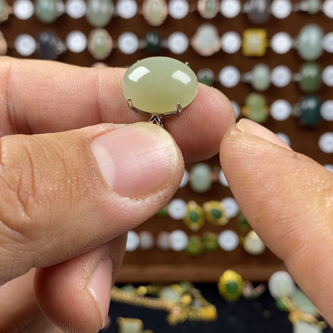 和田玉（青白玉）戒指合金