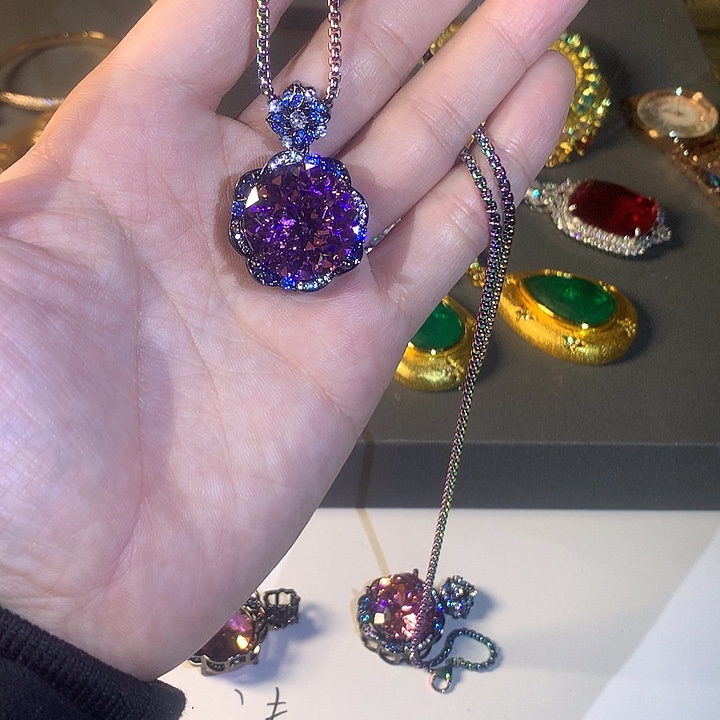 非金属103粉色吊坠。          