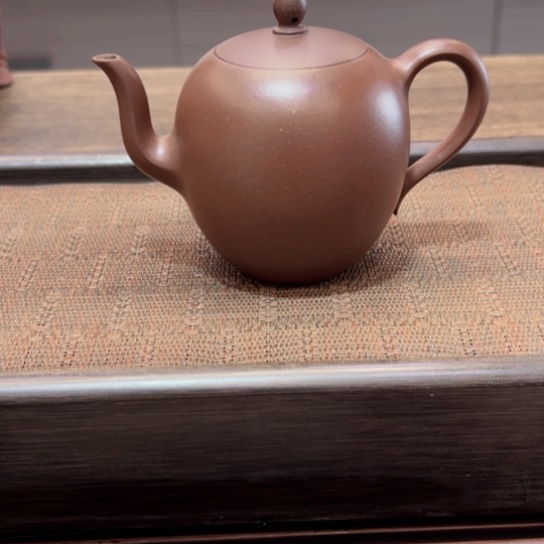 紫砂茶壶黄龙山原矿底槽清半手工瑕(200 cc)