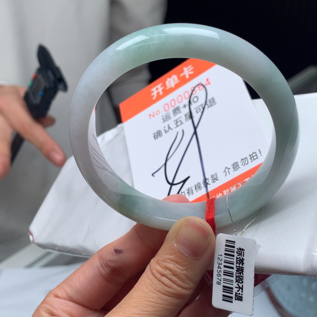 翡翠未镶嵌手镯tfgh