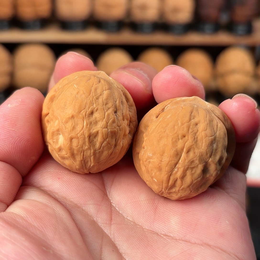 文玩核桃吊坠红皮泡芙