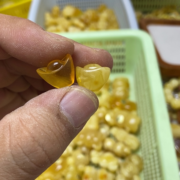 蜜蜡未镶嵌裸石吊坠