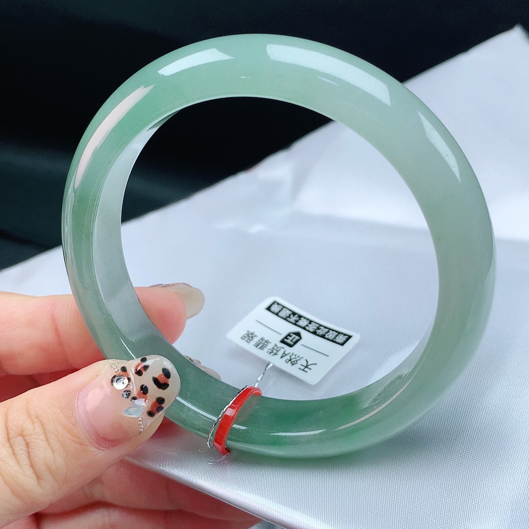 翡翠手镯未镶嵌57圈