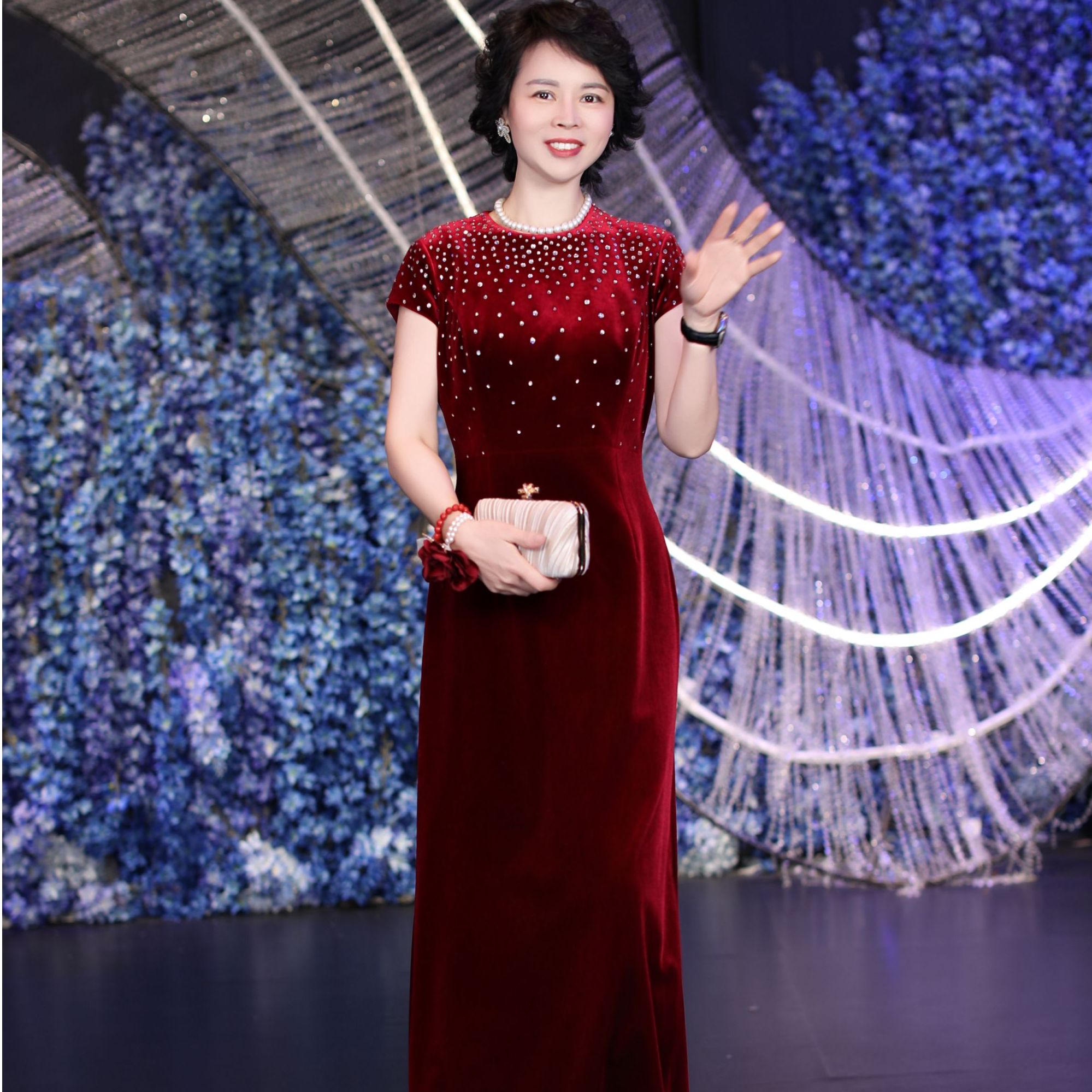 BOFEINA/帛妃娜喜婆婆喜妈妈高定晚宴礼服中长款线条流畅红色礼服