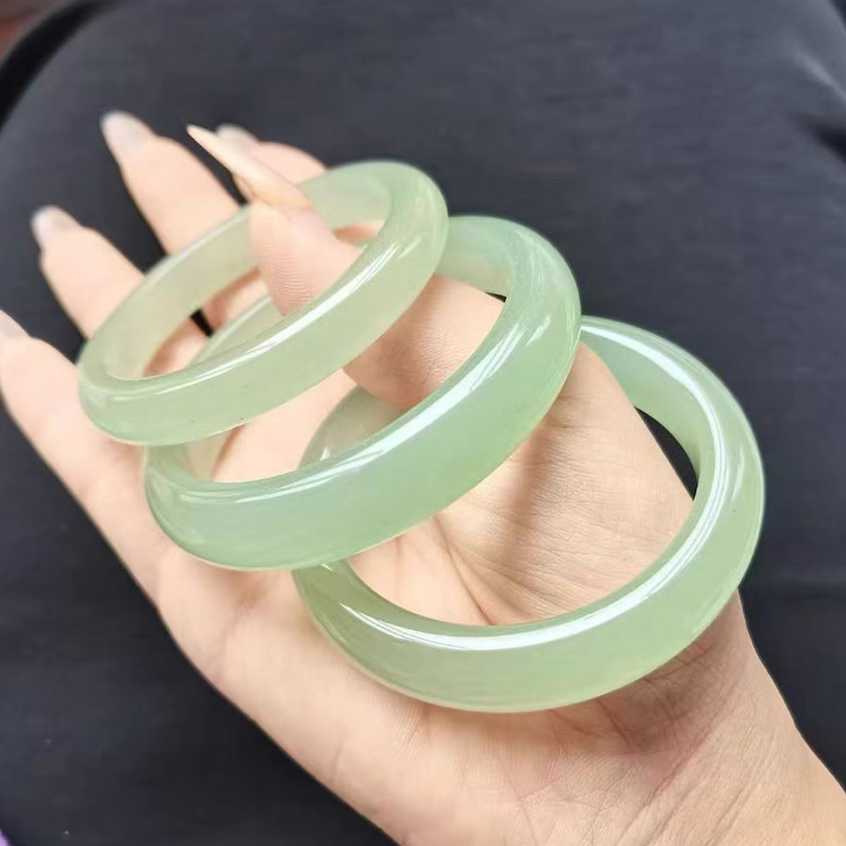 东陵玉高冰晴水手镯拍一发一【多样性发货】