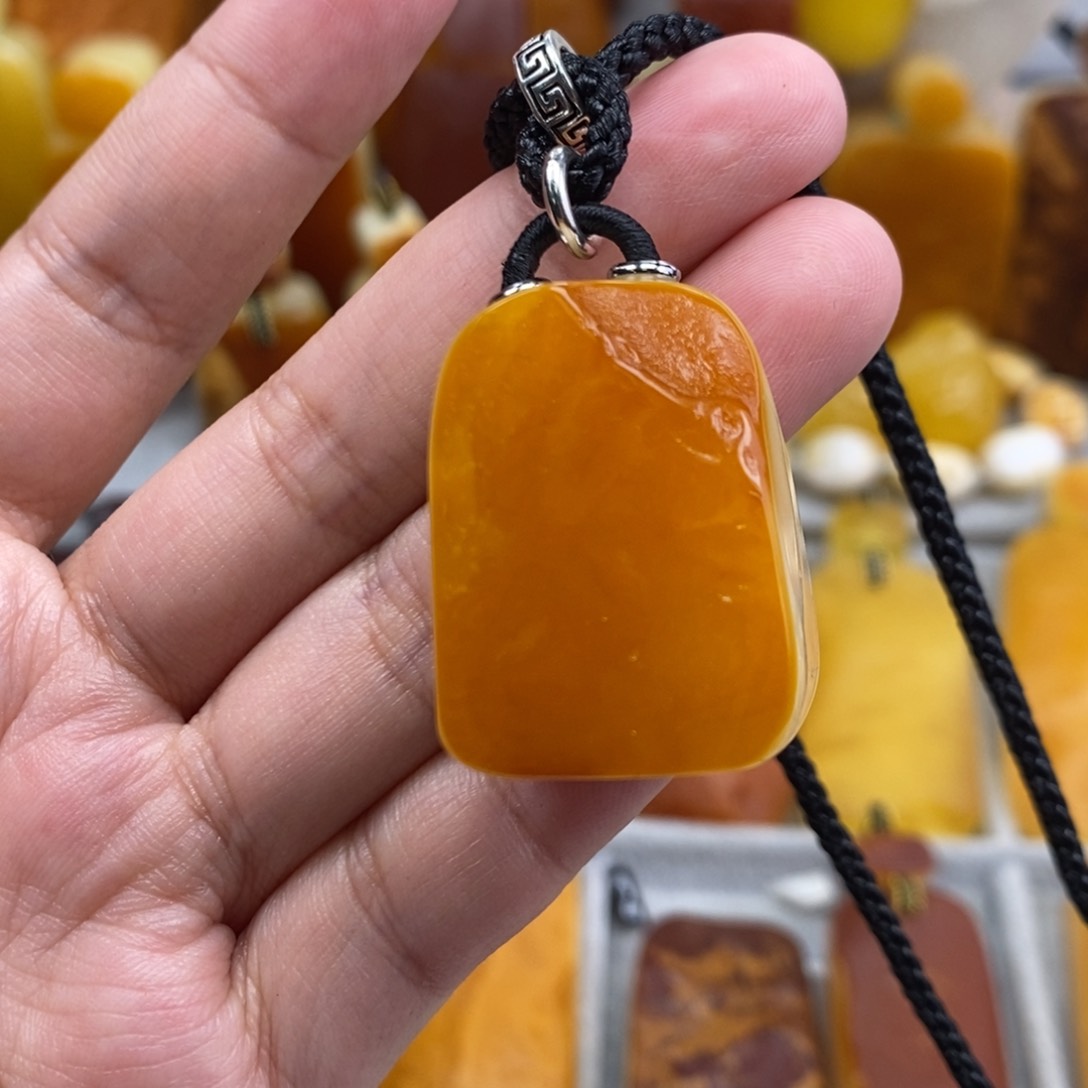 琥珀吊坠(赠链)未镶嵌
