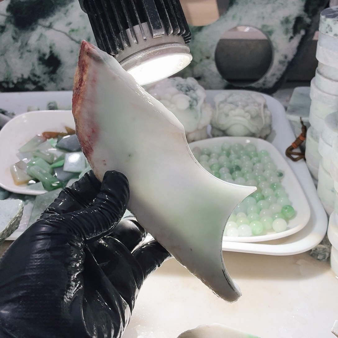 翡翠未镶嵌颈饰边角料