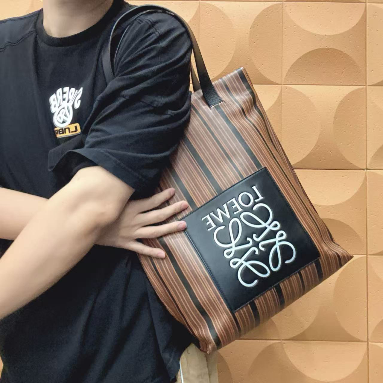 95新 LOEWE/罗意威 【胖】26 0934 竖条单肩托特包