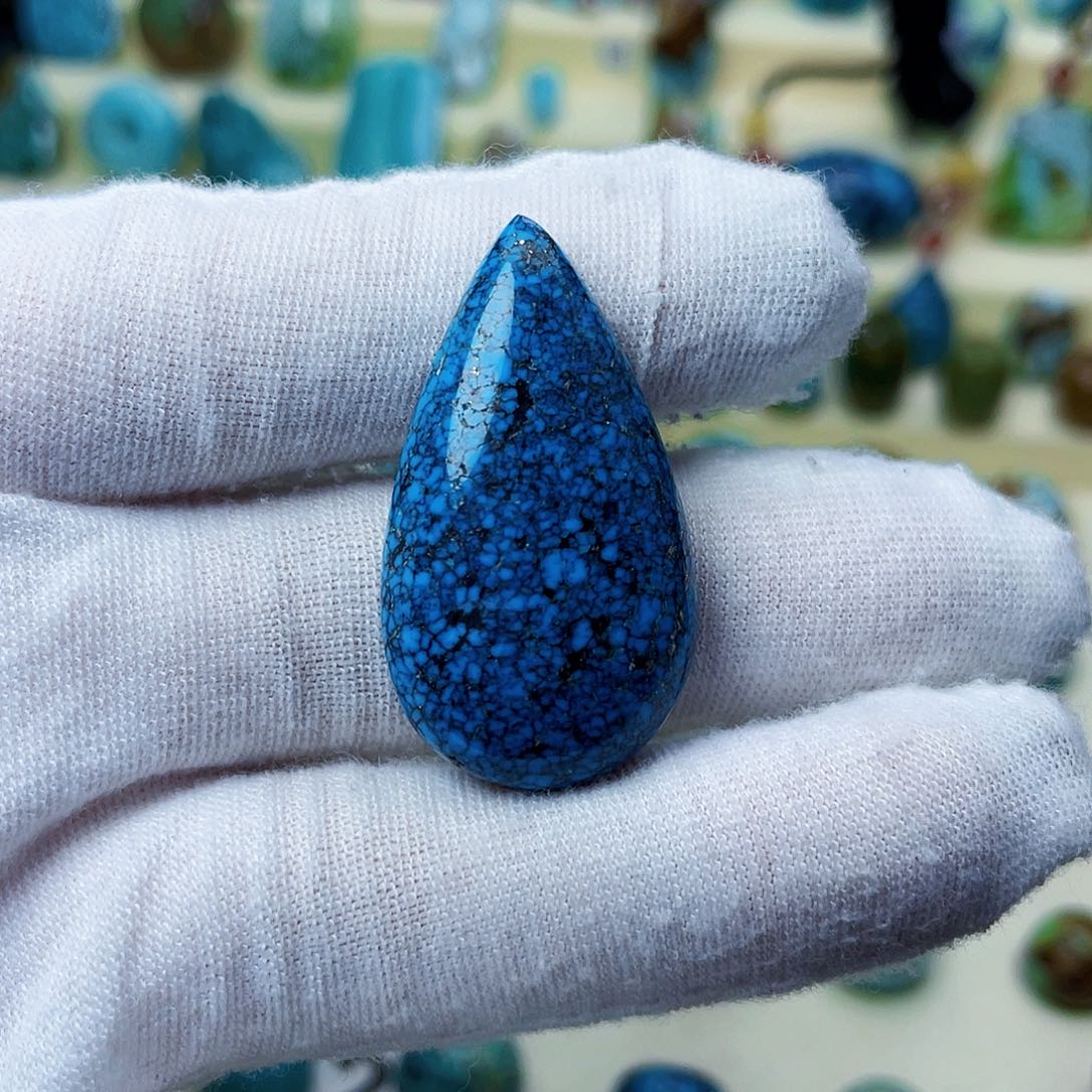 绿松石颈饰未镶嵌