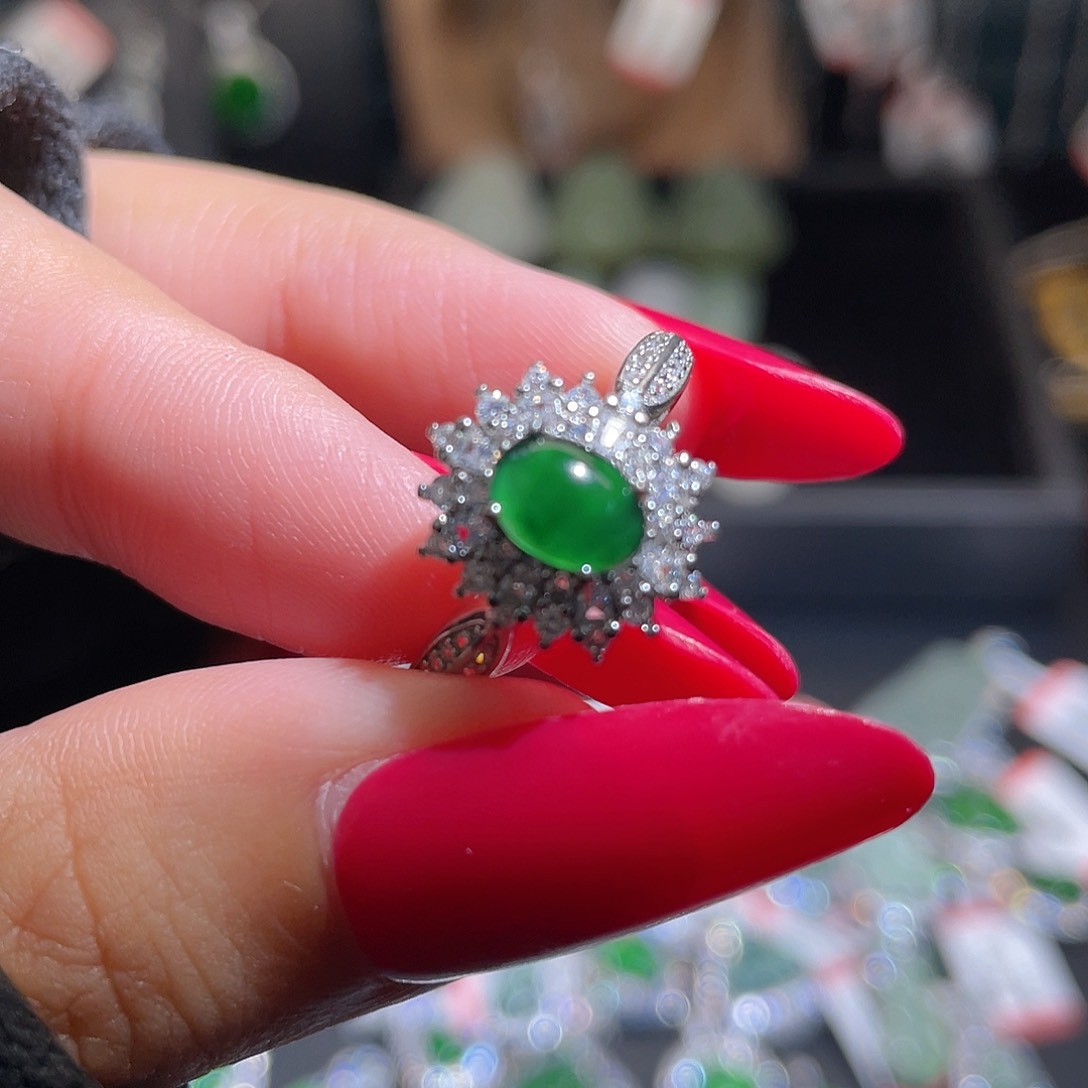 未镶嵌戒指翡翠戒指