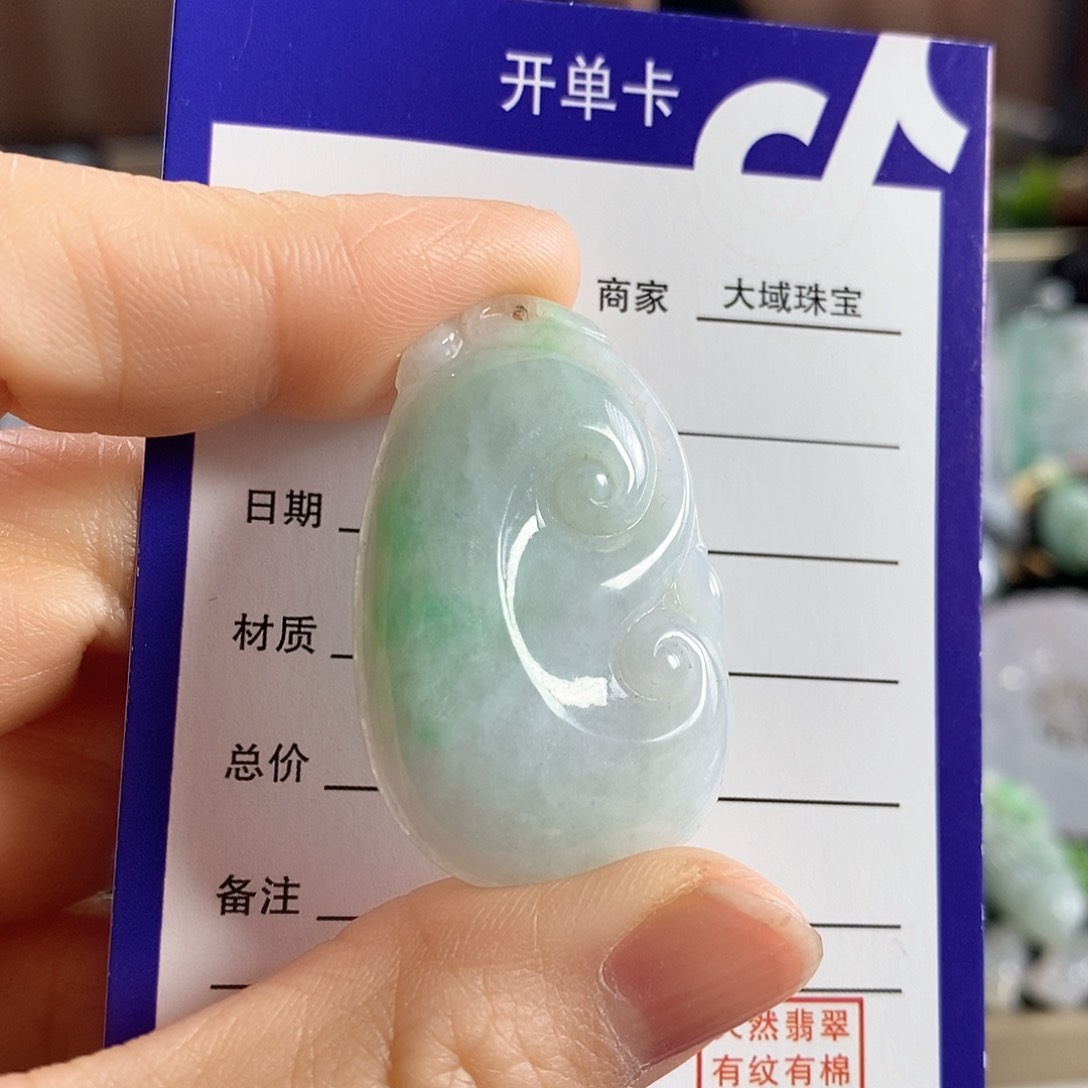 翡翠未镶嵌颈饰如意