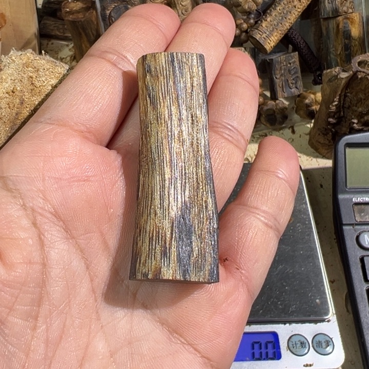 沉香吊坠棋楠沉香乌身吊坠6克