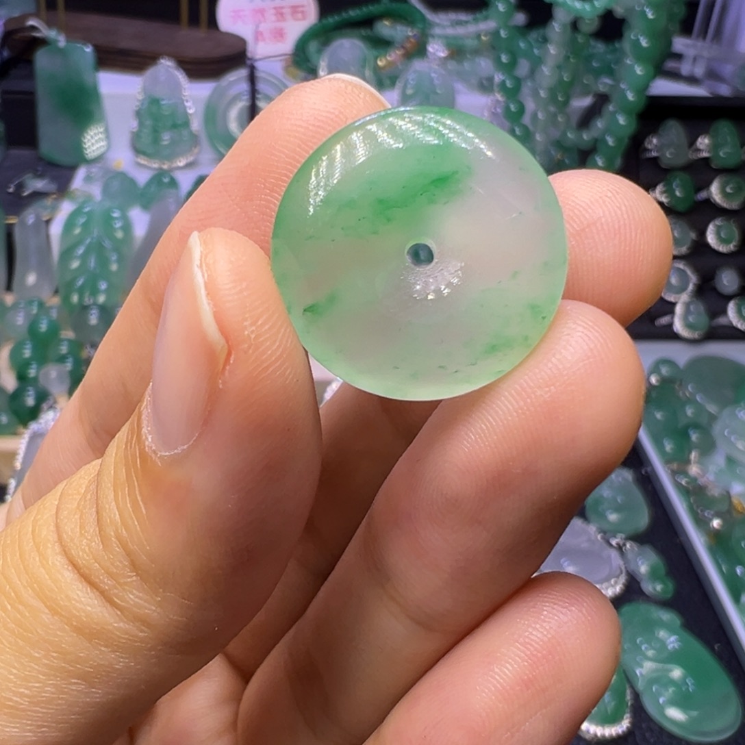 石英质玉（非洲翠）未镶嵌颈饰