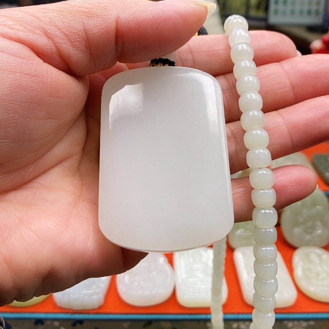 用***6和田玉未镶嵌颈饰