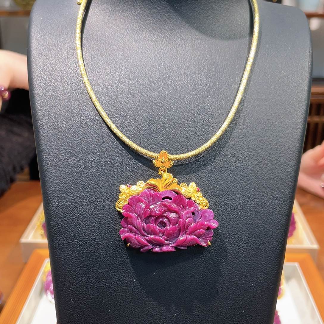 锦纶铁合金吊坠红宝