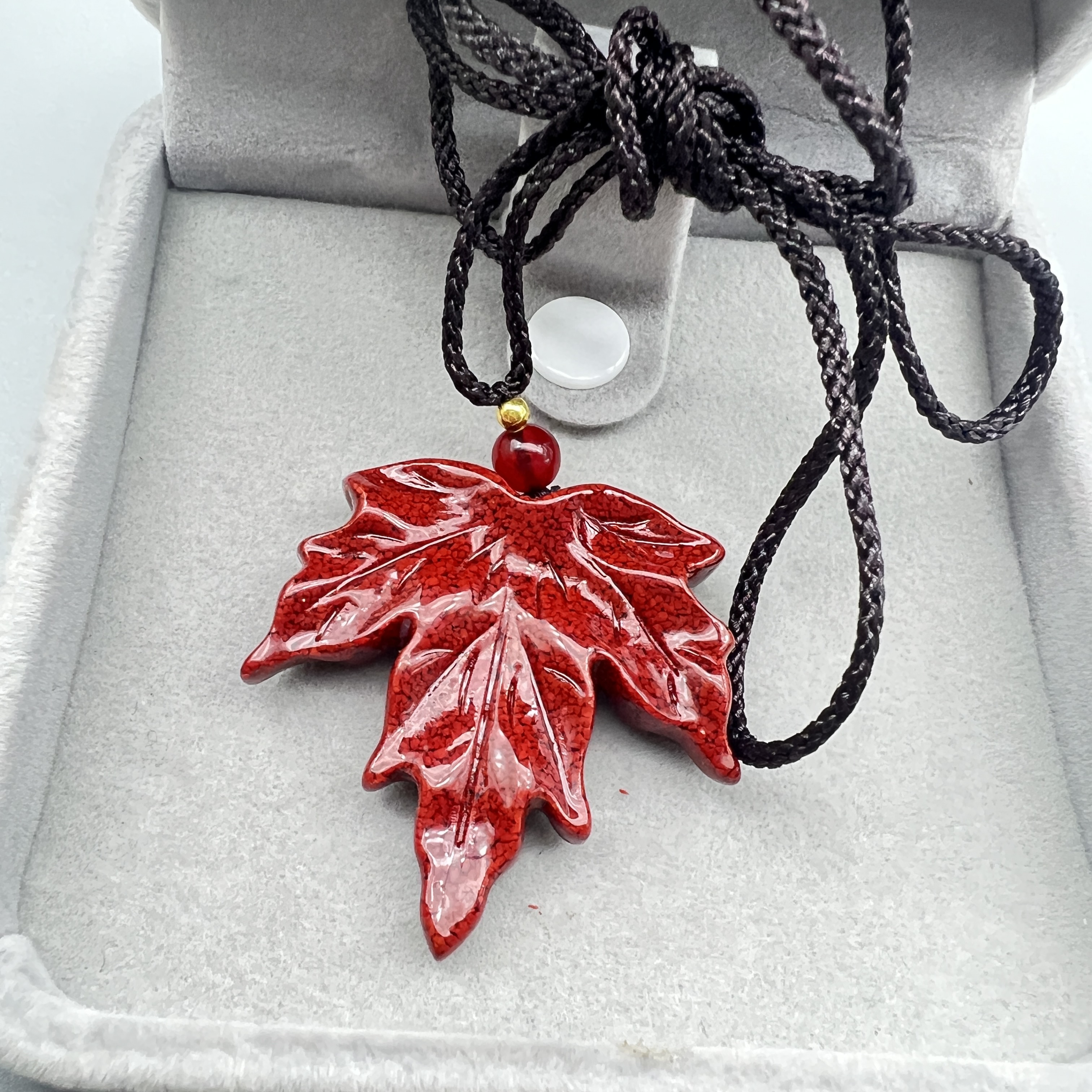 含辰砂工艺品JT148-晶体砂雕刻枫叶吊坠