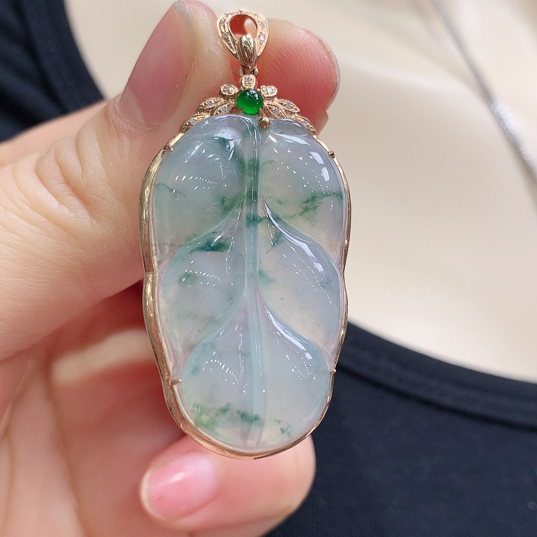 翡翠颈饰18K金镶嵌叶子
