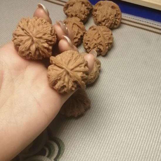 文玩核桃吊坠苹果园