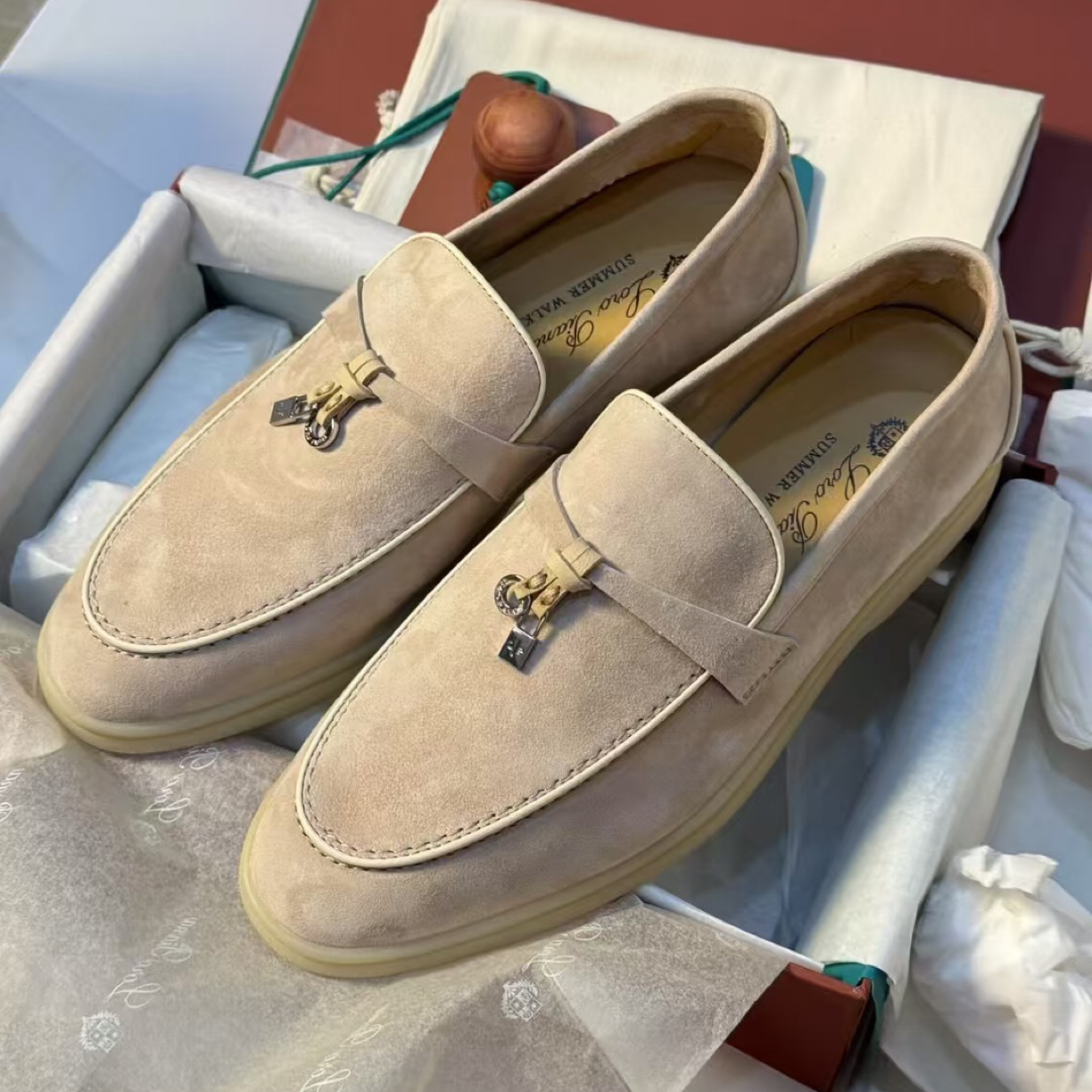 99新 AMIPARIS 款式：Loro Piana诺悠翩雅麂皮乐福鞋 37码 5398