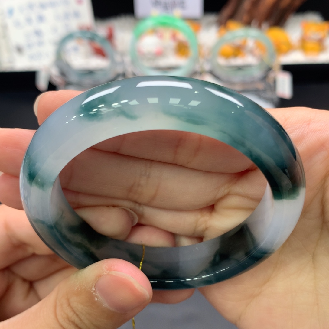 L***J翡翠手镯未镶嵌分单